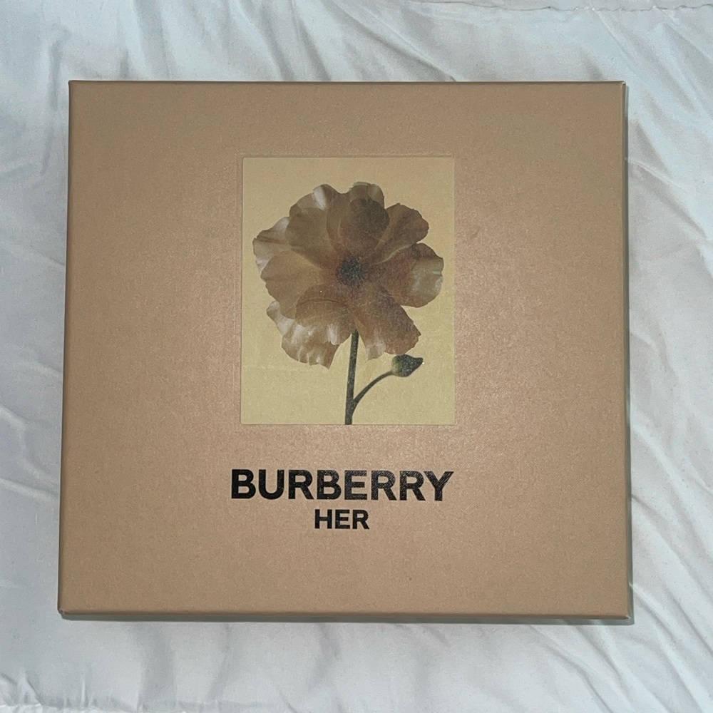 Burberry HER Perfume Box
